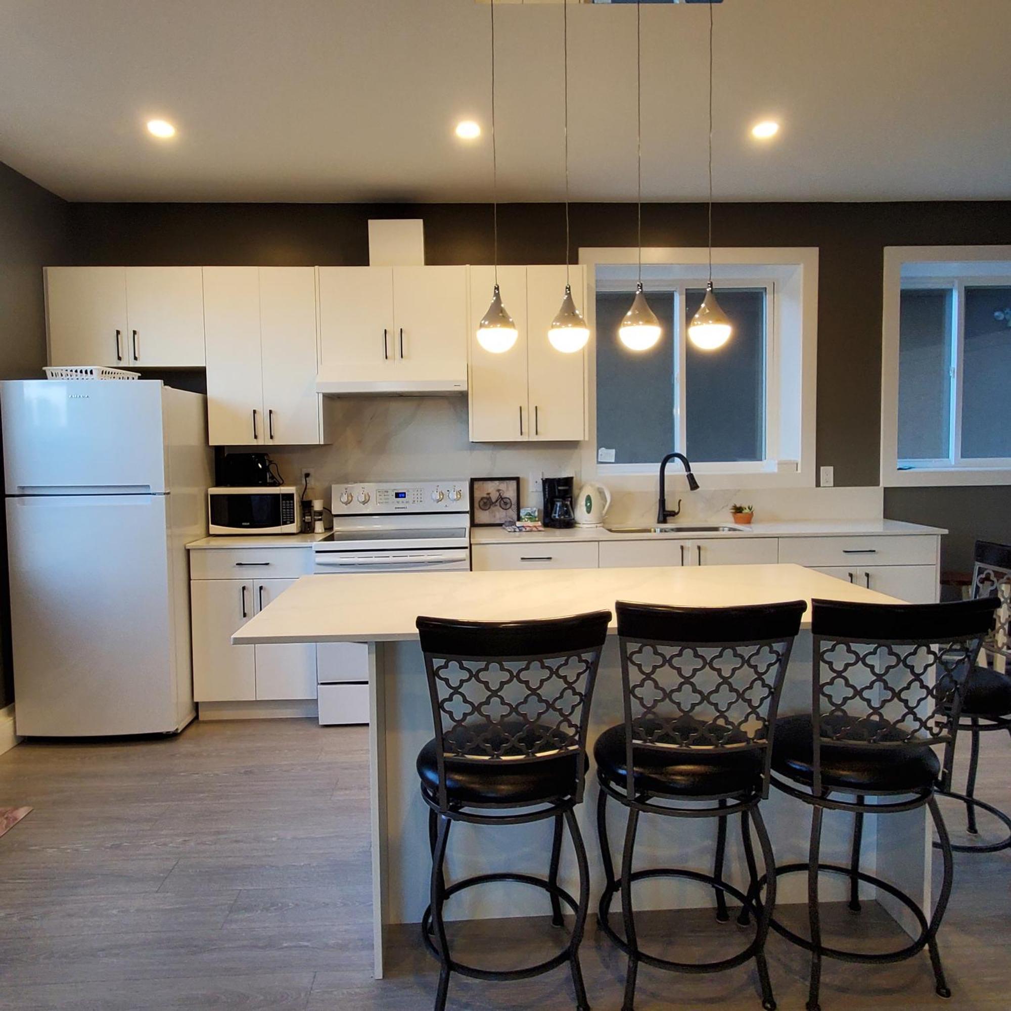 Mountain Retreat 3 Bedroom Garden House Near Heritage Park, Coliseum , Hwy 1, Fishing, Cultus Lake Chilliwack Quarto foto